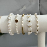 Bracelet en perles d'eau douce en forme de cœur, bijoux de poignet superposés en acier inoxydable pour femmes, cadeau
