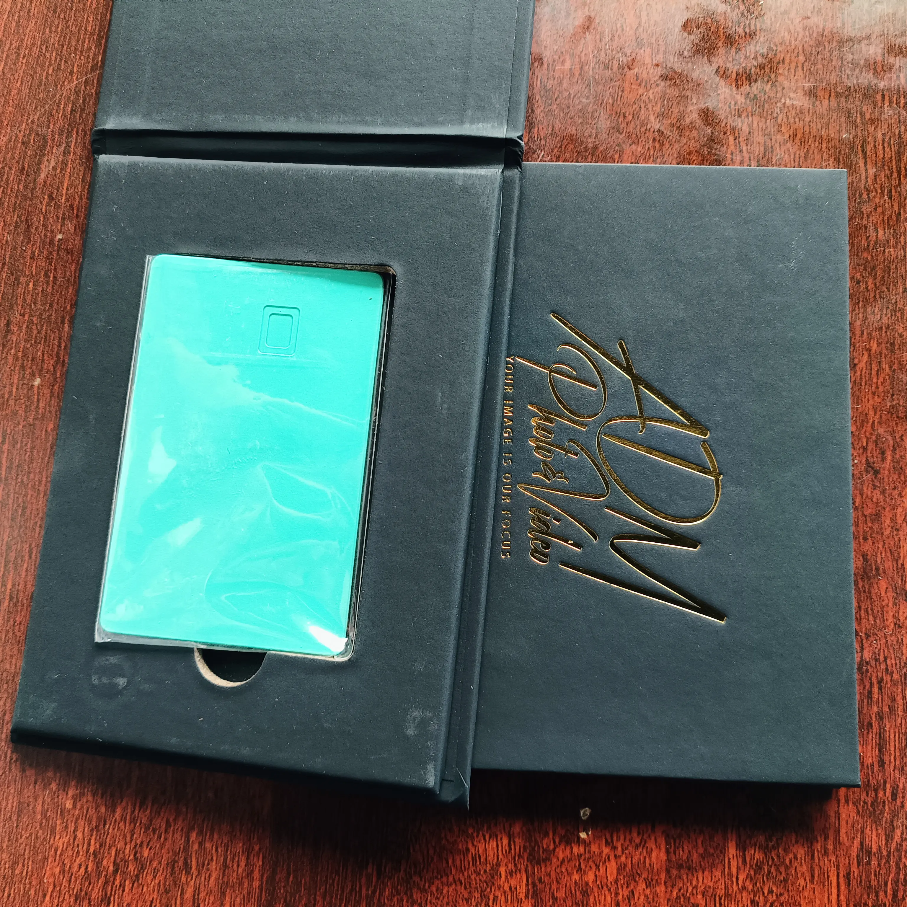 Kunden spezifisch bedruckte Kraft-NFC-Karten verpackungs box Hochwertiges Kraftmetall-Kreditkarten paket
