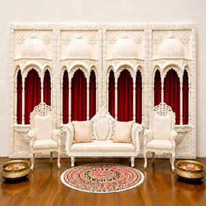 Scène de mariage élégante d'inspiration moghole avec toiles de fond en fibre, thème islamique luxueux, panneaux arrière en bois et ensemble de canapés - Product Image 1