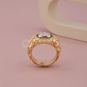 Bague élégante en or jaune avec diamant de laboratoire taille radiant, bijoux fins pour homme, provenance Inde - Product Image 5