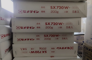 กาวโพลียูรีเทนร้อนละลาย JXY Cemedine Super X 8008 สำหรับยึดติดพลาสติก โลหะ และวัสดุผสมโดยไม่ต้องใช้ไพรเมอร์ - Product Image 6
