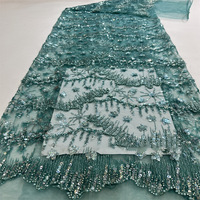 Nouveau en stock : Tissu à motif ondulé large avec broderie de sequins en cristal et de perles tubulaires, idéal pour les robes et les tenues de soirée