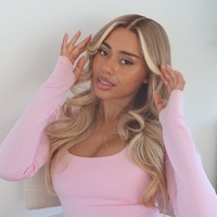 Perruque en dentelle de luxe en cheveux humains Remy, marron mocha avec mèches blondes, longueur moyenne, ondulations souples, raie centrale, style volumineux de salon