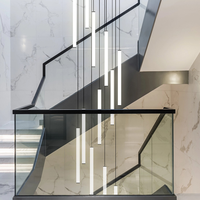 Villa Loft Duplex Escalier Hall avec Haut Plafond Lustre Suspendu à Plusieurs Étages Lampe Design Cylindrique Minimaliste Moderne