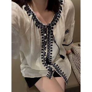 เสื้อเชิ้ตผ้ารามีปักลายหนักสไตล์ชาติพันธุ์สำหรับผู้หญิง ทรงหลวม กระดุมซ่อน ผูกเชือกพู่ห้อย - Product Image 1
