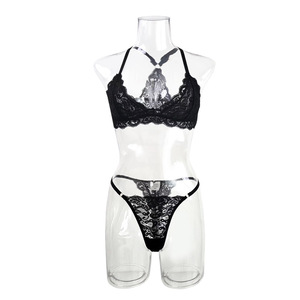 Completo Intimo Sexy Europeo Americano Tre Pezzi: Reggiseno, Culotte e Pigiama in Pizzo Trasparente con Design Schiena Scoperta - Collezione Passione - Product Image 4