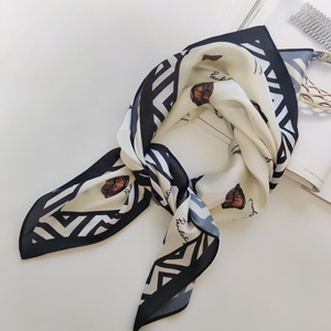 Vente en gros de <span class=keywords><strong>tissu</strong></span> foulard imprimé numérique en satin de <span class=keywords><strong>soie</strong></span> artificielle - Product Image 4