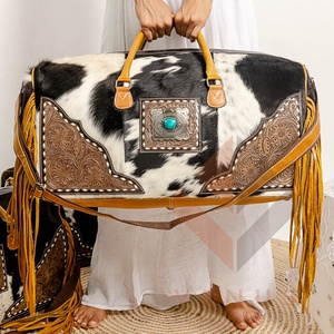 Sac de voyage en cuir de vache véritable avec franges ciselées, style western, sac fourre-tout bohème, cadeau de voyage pour femmes - Product Image 3