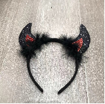 Diadema de Halloween hecha a mano con cuernos, calavera y flores, accesorio divertido para el pelo, ideal para crear una atmósfera espeluznante y sinistra.