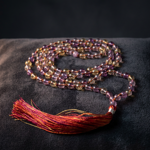 Mala Religiosa Artigianale con 108 Perle di Ametrina Preziosa, Ideale per Regalo a Studi di Yoga, Qualità Premium, Lavorazione Artigianale Raffinata - Product Image 1