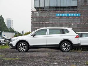 2024 para VW <span class=keywords><strong>Tiguan</strong></span> L Longteng Edition Alto rendimiento 300TSI Automático 2WD Utilizado para viajes excepcionales a campo traviesa - Product Image 5