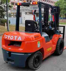 Best Price Used Heavy Duty Diesel Engine Compact Forklift 7FD50 Mini for 4.5M Three-door Frame Cargo <b>Handling</b> 5 Ton - Product Image 4