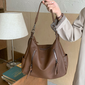 Bolso Tote de Gran Capacidad con Cierre de Cremallera, Color Café Sólido, Decoración de Cadena, Bolso de Mano para Mujer, Bolso Bandolera para el Día a Día - Product Image 1