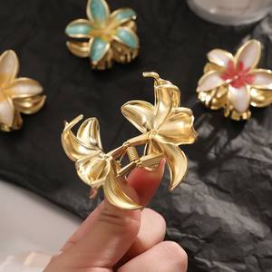 กิ๊บติดผมรูปดอกไม้หลากสีสัน สไตล์หวานๆ วัสดุโลหะ สำหรับผู้หญิง - Product Image 3