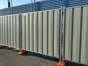 CORRUGATED FENCE / CONTINUOUS STEEL HOARDING / Site Hoardings