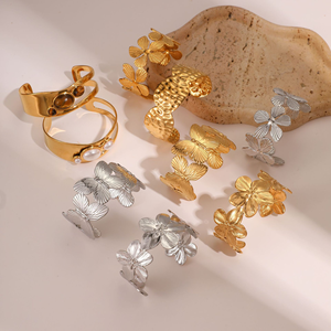 Bracelet en acier inoxydable avec un design ouvert, tendance et large, bijoux plaqués - Product Image 1