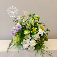 Centre de table élégant en fleurs artificielles vertes et violettes, décoration de table de mariage pour les arrangements de fêtes et d'événements