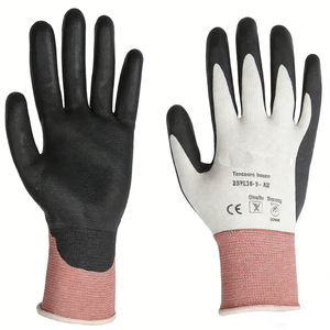 Guantes de Seguridad Térmicos Impermeables de Dyneema Diamond Construction con Agarre Antideslizante - Product Image 1
