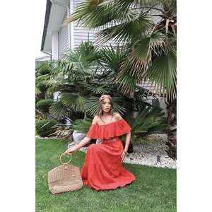 Robe décontractée rouge brodée à épaules dénudées, taille élastique, coupe trapèze, tissée respirante avec volants - Product Image 3