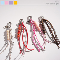 Porte-clés en bois original fait main avec pendentif à pompon, accessoire de sac, porte-clés de voiture haut de gamme
