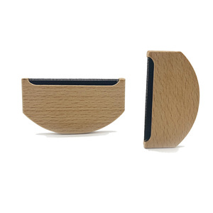 Brosse manuelle en bois de hêtre et cèdre rouge pour vêtements, pulls en cachemire, manteaux en tweed, chapeaux – Rouleau anti-peluches et grattoir à poussière - Product Image 1
