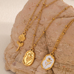 <span class=keywords><strong>Collana</strong></span> con ciondolo a forma di rosa vuota con motivo geometrico irregolare a <span class=keywords><strong>tulipano</strong></span> e gocciolante <span class=keywords><strong>collana</strong></span> con ciondolo a forma di olio con conchiglia bianca placcato in oro - Product Image 1