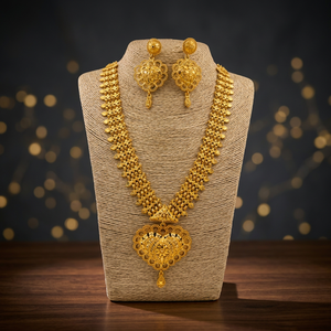 Parure de mariage indienne sud-est duvilloise en laiton plaqué or, design tendance orthodoxe avec fermoir, comprenant collier long, boucles d'oreilles et bague - Product Image 4