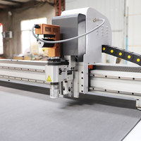 Machine de découpe CNC automatique pour tissus en polyester et coton (jeans), avec fonction de flocage et de flexion, et couteau rond
