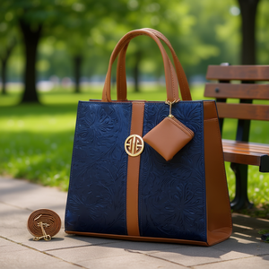 Bolso tote azul con estampado floral en relieve para mujer Fana Alola M3724 con bolsillo con cremallera y logotipo frontal - Product Image 2