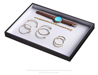 Présentoir à bijoux pour bracelets, bagues, colliers, boucles d'oreilles et clous d'oreilles, avec plateau, support et boîte d'emballage Qimei JH602