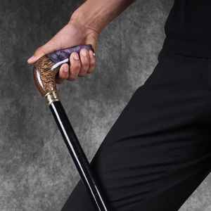 El Diseño Ligero, Portátil y Ergonómico Hace que el Bastón de Resina y Madera para Caminar Sea Ideal para Viajes y Uso Diario - Product Image 2