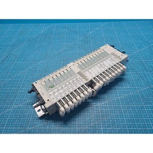Ensemble de distributeur de soupapes solénoïdes CKD N4E0-T53R + N4E0-QX + N4E020-M + N3E0660-M + N4E0-QX-C + N4E0-T53 d'occasion, modèle Legacy Semic - Product Image 1
