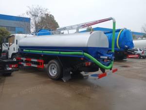 Camión de Limpieza de Aguas Residuales Isuzu 4x2 de 12000L, Camión de Limpieza y Transferencia de Fosas Sépticas - Product Image 3