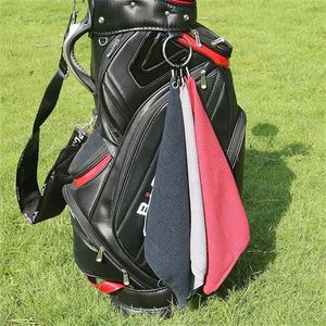 Serviettes de golf en microfibre unies personnalisées avec logo – Écologiques, antimicrobiennes, séchage rapide, avec sac de rangement en maille pour le sport - Product Image 1