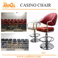 Tabouret de bar moderne de luxe commercial réglable et pivotant à 360 degrés Lester, en métal et cuir PU, pour comptoir haut