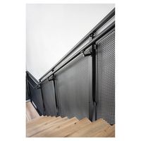 Système de balustrade en verre architectural Prima avec base en U à LED pour balcon et balustrade de terrasse de luxe offrant une vue nocturne