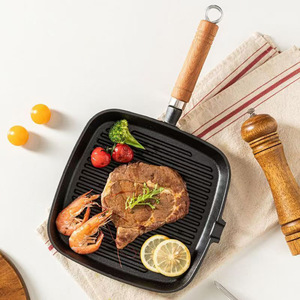 Padella Griglia Quadrata Classica da Cucina in Ghisa Pretrattata, Resistente al Forno, con Piastra Scanalata e Manico in Legno Isolato - Product Image 5