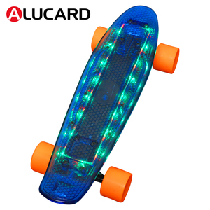 Cina produttore all'ingrosso nuovo disegno <span class=keywords><strong>4</strong></span> ruota a buon mercato mini elettrico di <span class=keywords><strong>skateboard</strong></span> personalizzati con LED per gli adolescenti - Product Image 6