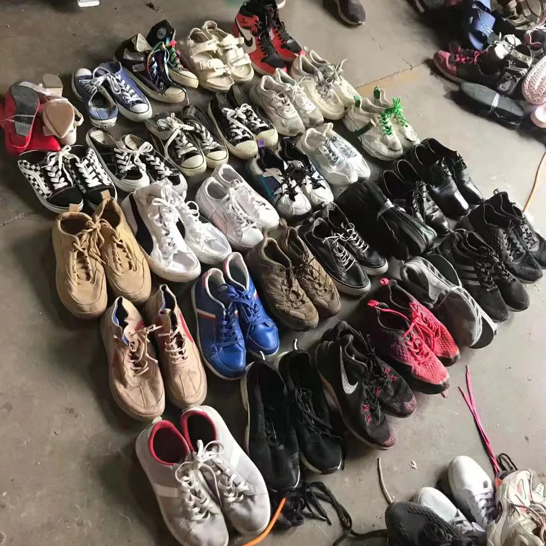 Sepatu Suede Kasual Pria dan Wanita Harga Pabrik Sepatu Stok Pria London Gaya Campuran AS Murah Dibuat Di Cina Sepatu Bekas