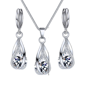 Adorno, el Producto Más Vendido en Línea, Juego de Aretes de Dos Piezas con Colgante de Cristal de Circonio de Moda - Product Image 1