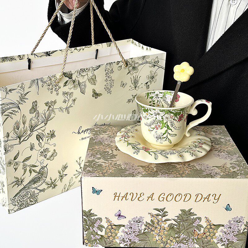 Piattino da tazza da giardino con giglio in rilievo, confezione regalo con cucchiaio, borsa