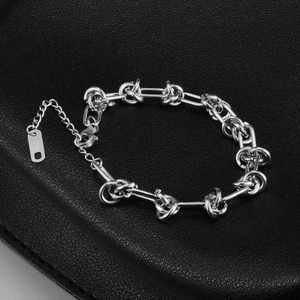 Pulsera de Nudo Minimalista de Acero de Titanio Chapada en Oro de 18K para Mujer, Joyería de Moda de Lujo Ligero, Regalo, Dropshipping Shopify - Product Image 2