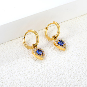 Pendientes de Aro con Zirconia en Forma de Corazón, Chapados en Oro de 18K, Engaste de Bisel, Joyería para Mujer de Uso Diario - Product Image 1