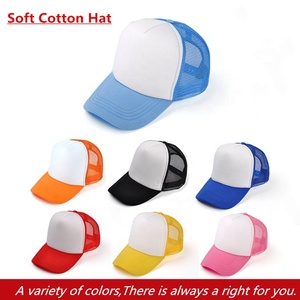 Vente en gros de casquettes de <span class=keywords><strong>sport</strong></span> personnalisées en polyester uni jaune orange rose casquette de camionneur à bord incurvé pour enfants pour la scène de plage - Product Image 6