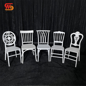 เก้าอี้เรซิ่นสีขาวทันสมัย ดีไซน์เรียบหรู พนักพิงลายสวยงาม เหมาะสำหรับงานแต่งงานและงานปาร์ตี้ - Product Image 4