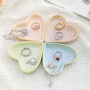 Plateau à bijoux en céramique transfrontalier, style européen/nordique, en forme de cœur, pour rangement de bijoux et bibelots, décoration intérieure, Saint-Valentin - Product Image 1