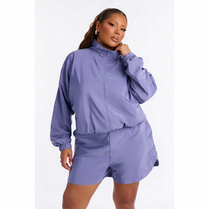 Ensemble décontracté 2 pièces coupe-vent léger pour femme : sweat à capuche zippé à col montant et short à coupe décontractée avec poignets élastiques - Product Image 1