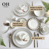 Service de table de luxe en porcelaine fine, motif lignes noires, avec bol, tasse et soucoupe, idéal pour événements, traiteur et location