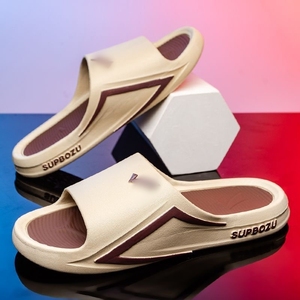 Chaussons pour hommes en PVC de luxe abordables, style extérieur lumineux avec traction, pantoufles amusantes et confortables - Product Image 2