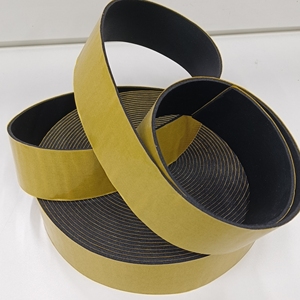 Nastro autoadesivo in schiuma di gomma che conferisce un'elevata resistenza allo stampaggio e proprietà termoisolanti elastomeriche - Product Image 3